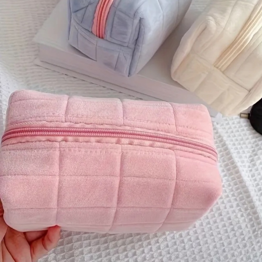Pink Quilted Pattern Textured Women's Zippered Makeup & Accessory Bag NWT - Picture 3 of 5